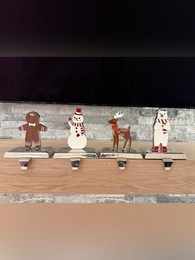 Festive Holiday Mantel Clips Set - White, Brown, Red Accents